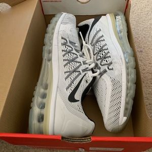 Men’s Nike sneaker